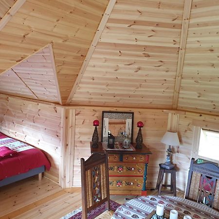 Отель White Wood Kota Nonville Экстерьер фото